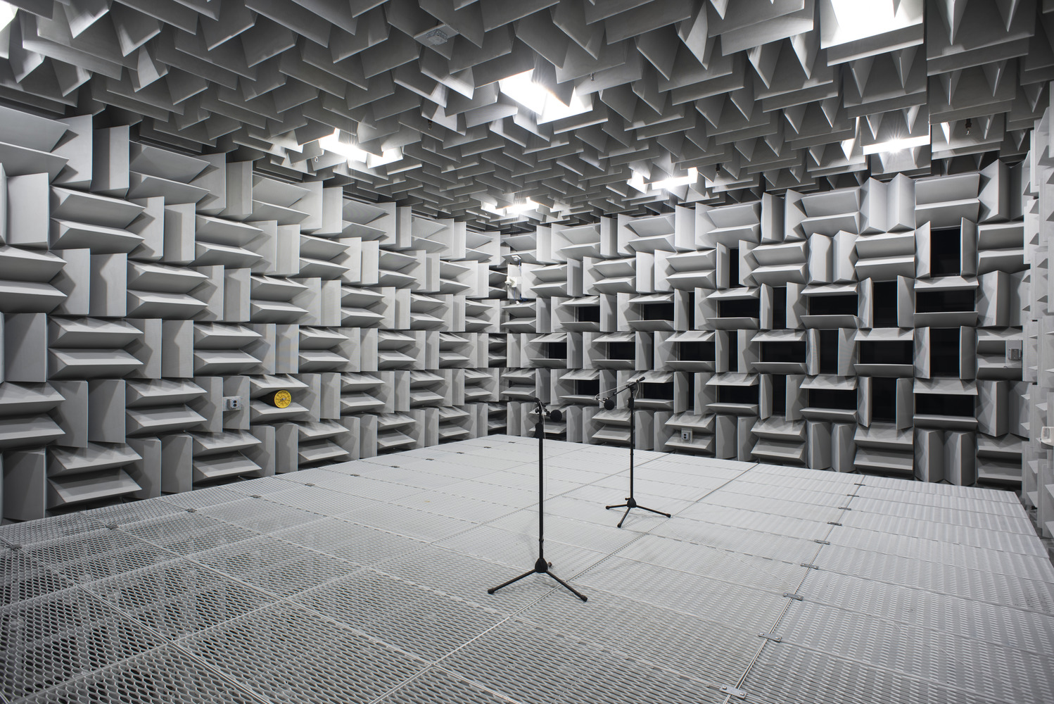 Full Anechoic Chamber for Emissions Control Testing
