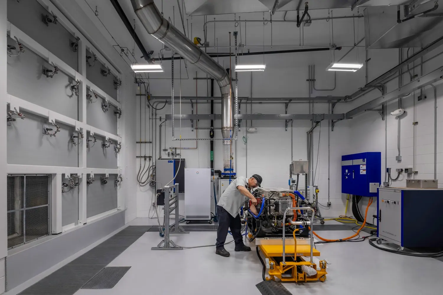 Innovative Hydrogen Fuel Cell Lab Design for Safe Battery Testing